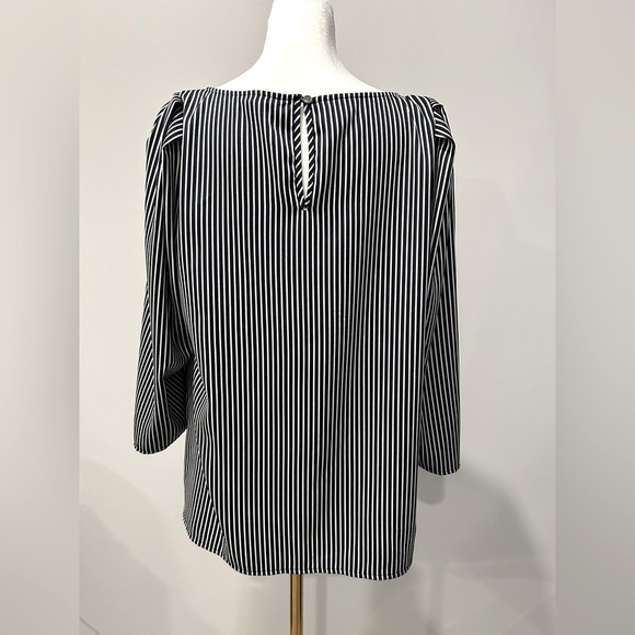 Beautiful Ann Taylor Factory Navy and White Stripe Top 3/4 sleeve Size medium - Picture 4 of 9